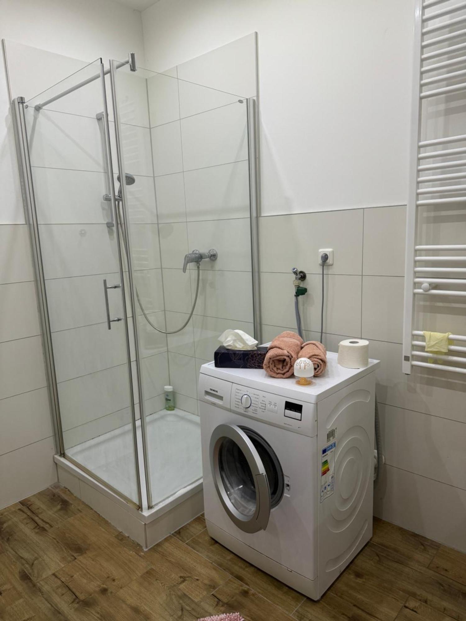 Luxurioese Wohnung Mit Eigenem Garten Augsburg Buitenkant foto